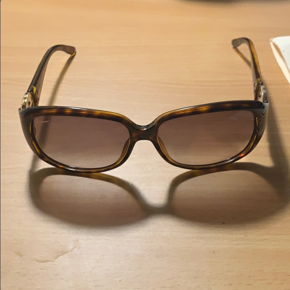 Woman’s Gucci sunglasses